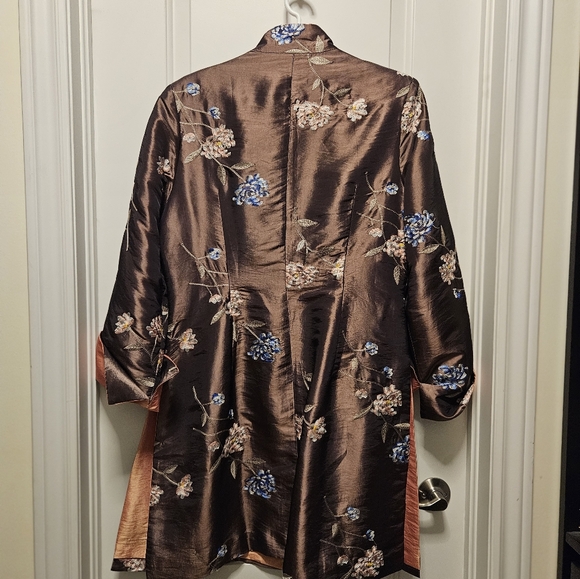 Gorgeous embroidered dress coat - Picture 2 of 4